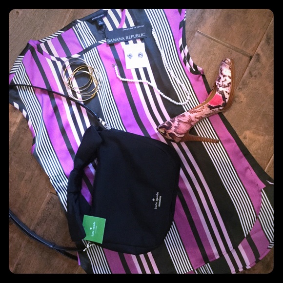 Banana Republic Tops - NWT beautiful silky stripe blouse